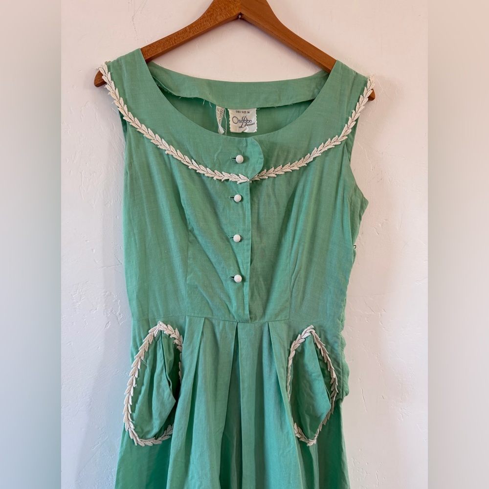 Vintage 50’s Green Sleeveless Midi Dress with White Trim Size Small